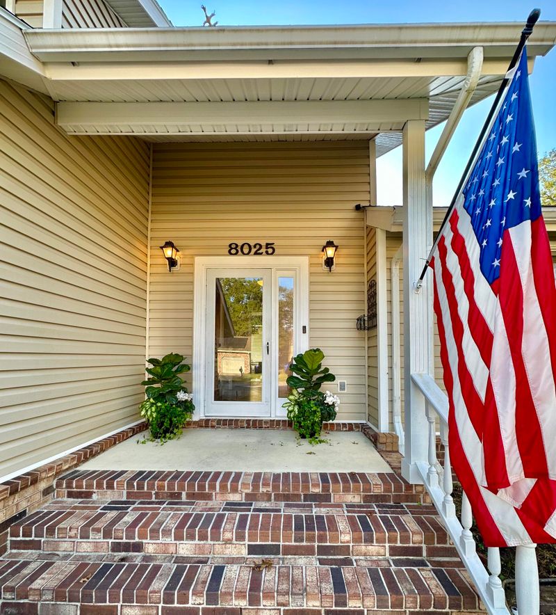 8025 Eberly Ave, North Charleston, SC 29420