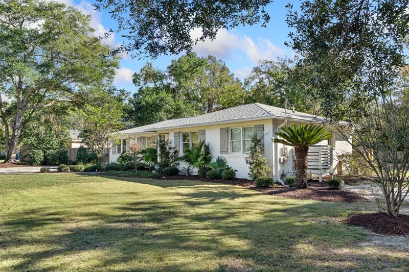 825 Harbor View Rd, Charleston, SC 29412
