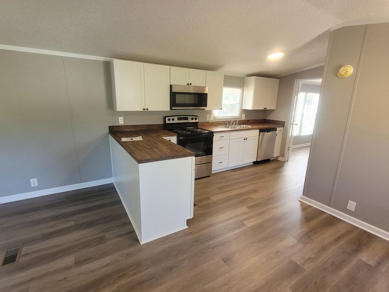 249 Lake Dr, Summerville, SC 29483