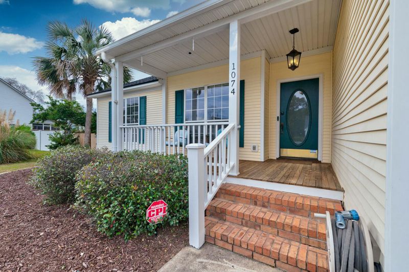 1074 Wayfarer Ln, Charleston, SC 29412