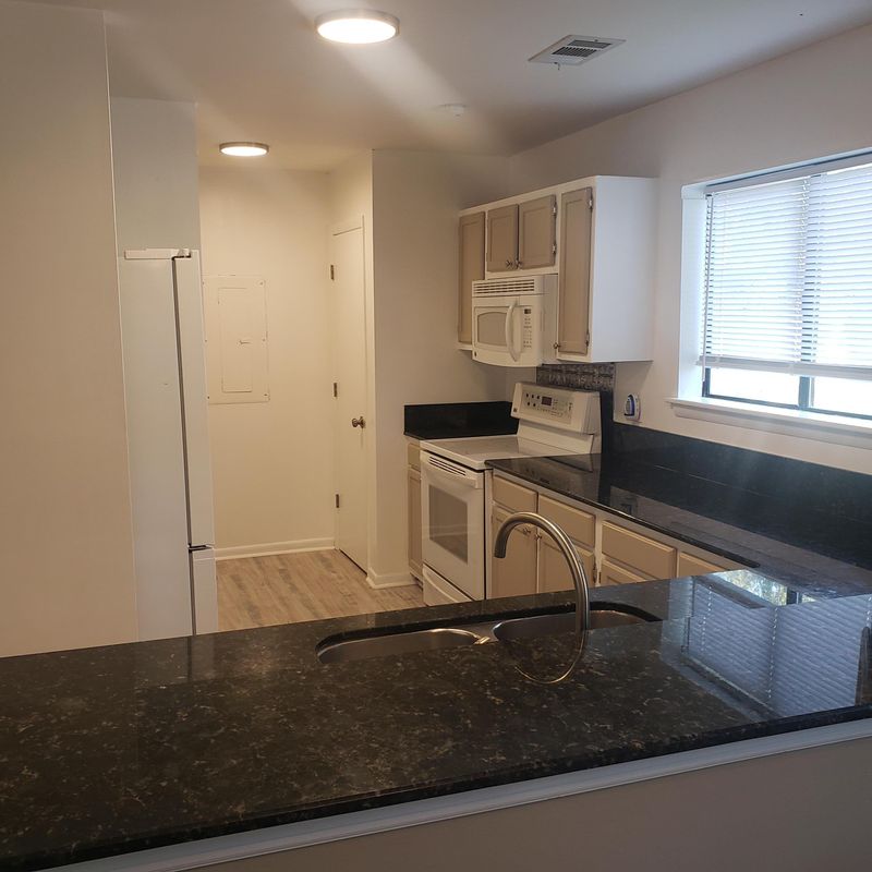 8471 Yadkin Cir #E, North Charleston, SC 29406