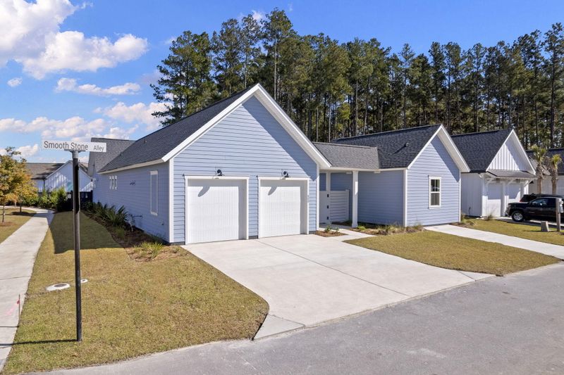 800 Smooth Stone Al, Summerville, SC 29486