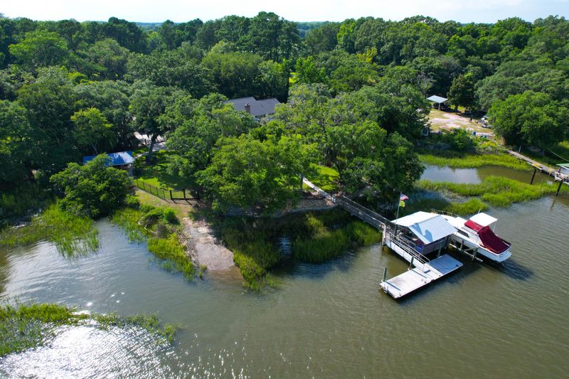 4627 Shark Hole Rd, Meggett, SC 29449