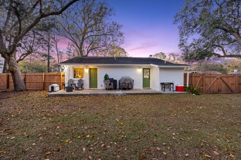 2075 S Shore Dr, Charleston, SC 29407
