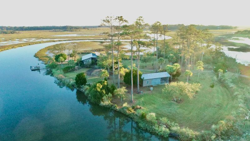 8821 Peters Point Rd, Edisto Island, SC 29438
