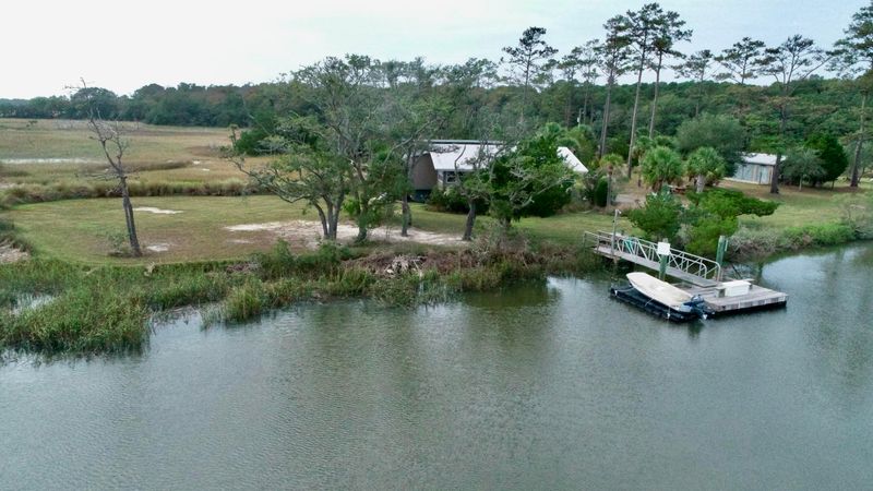 8821 Peters Point Rd, Edisto Island, SC 29438