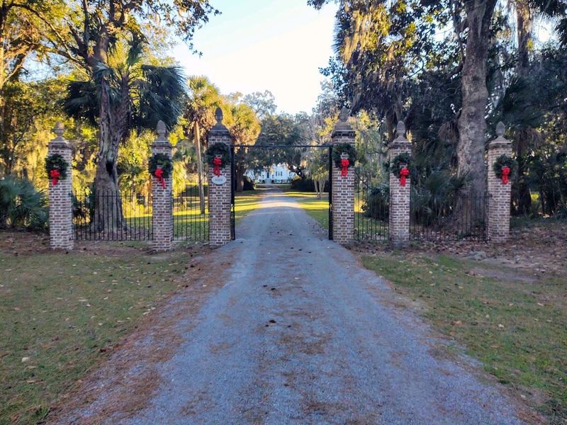 8441 Middleton Point Ln, Edisto Island, SC 29438