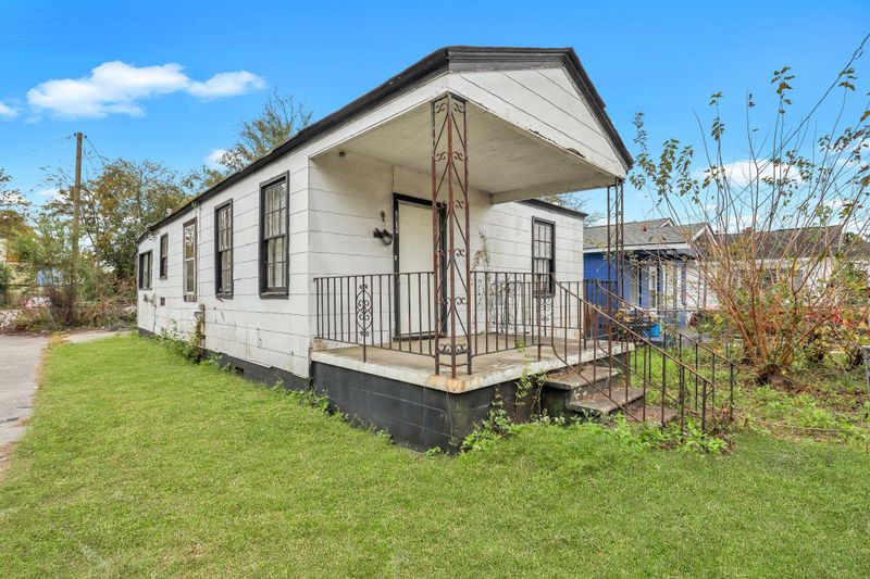 2017 Burton Ln, North Charleston, SC 29405