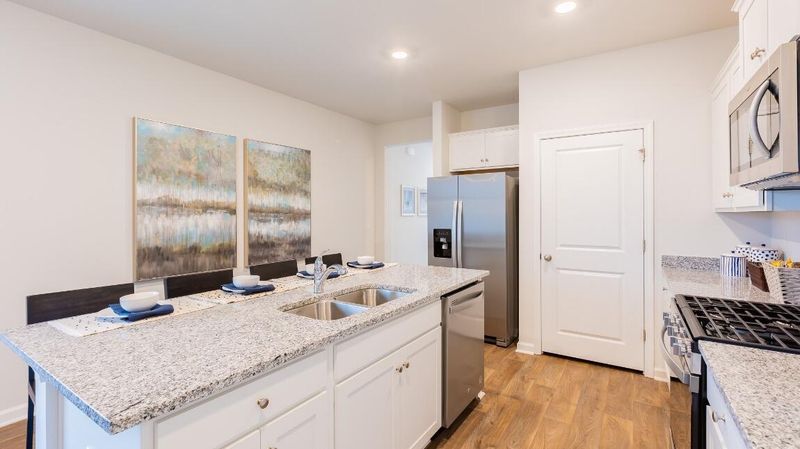 710 Long Bluff Rd, Summerville, SC 29486