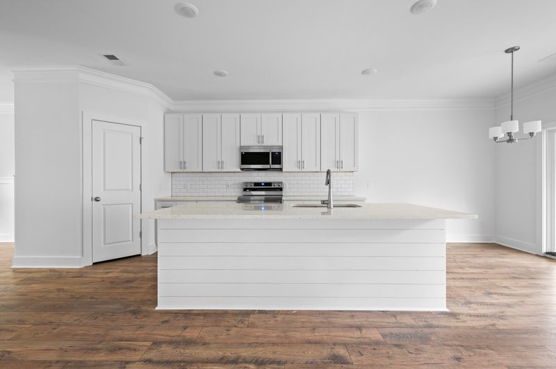927 Long Point Rd, Mount Pleasant, SC 29464