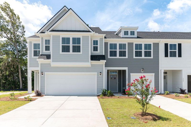 571 Trotters Ln #221, Moncks Corner, SC 29461