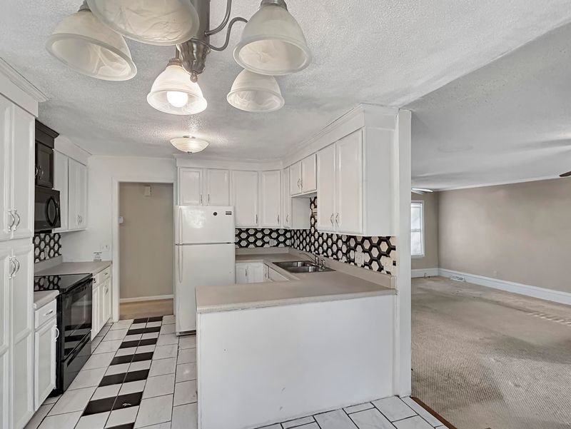 8170 Wainwright Rd, North Charleston, SC 29406