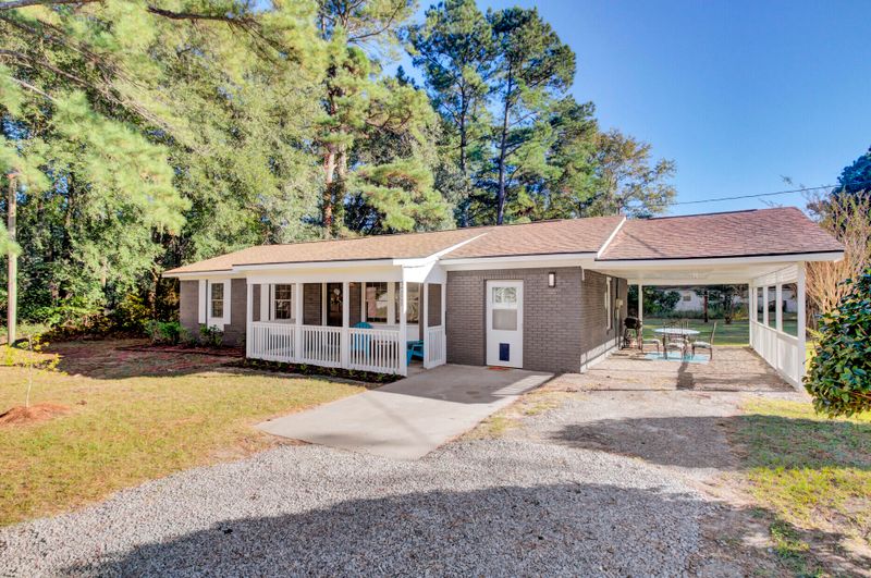 211 Decoy Ln, Moncks Corner, SC 29461