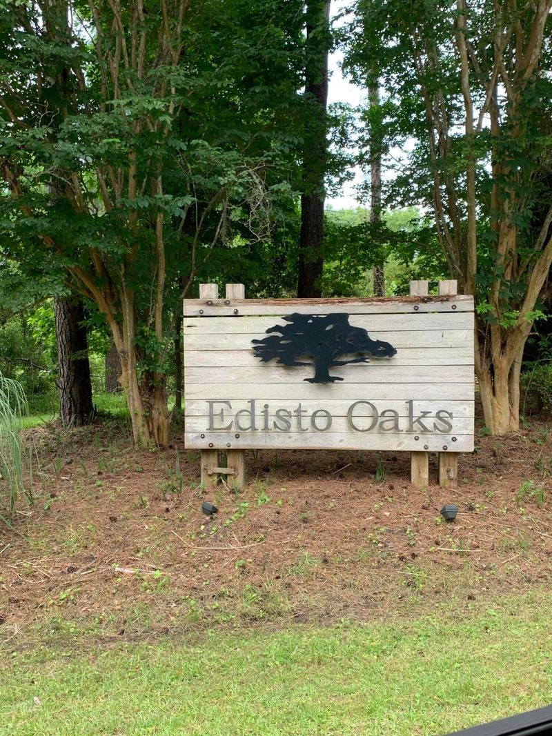 68 Seaside Ln, Edisto, SC 29438