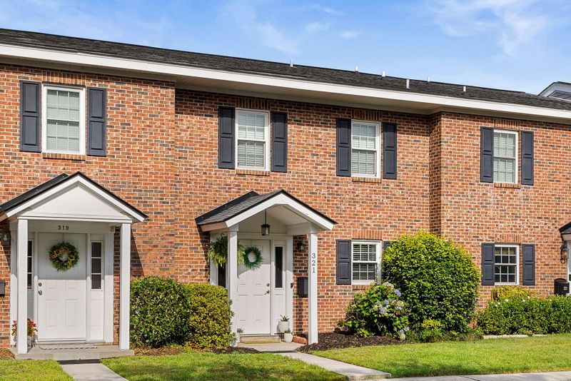 321 Lakeside Dr, Mount Pleasant, SC 29464
