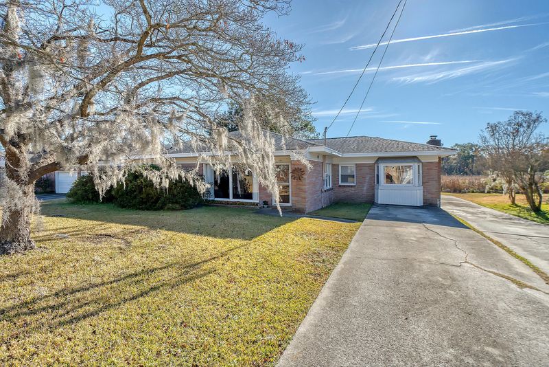 1021 E Recess Rd, Hanahan, SC 29410