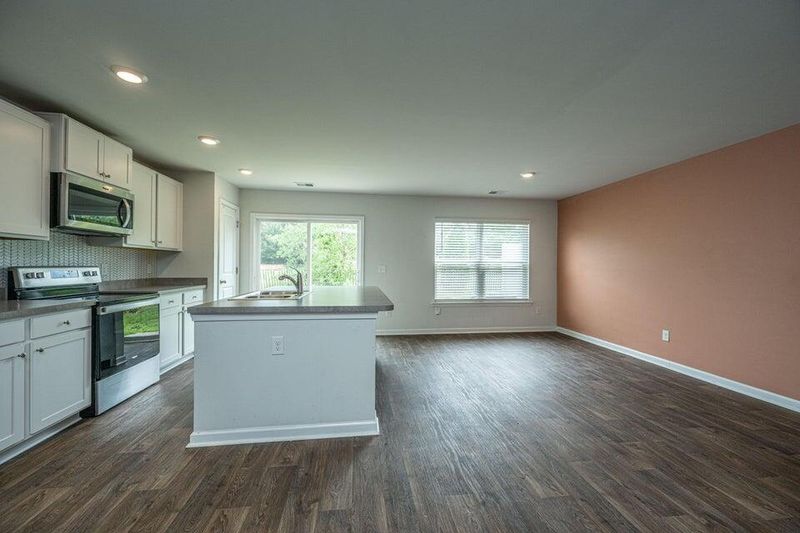 128 Gaura Ln, Summerville, SC 29483