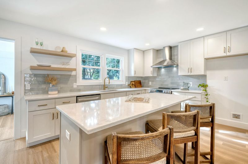 1349 Coosaw Dr, Charleston, SC 29407