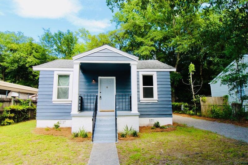 2755 W Surrey Dr, North Charleston, SC 29405