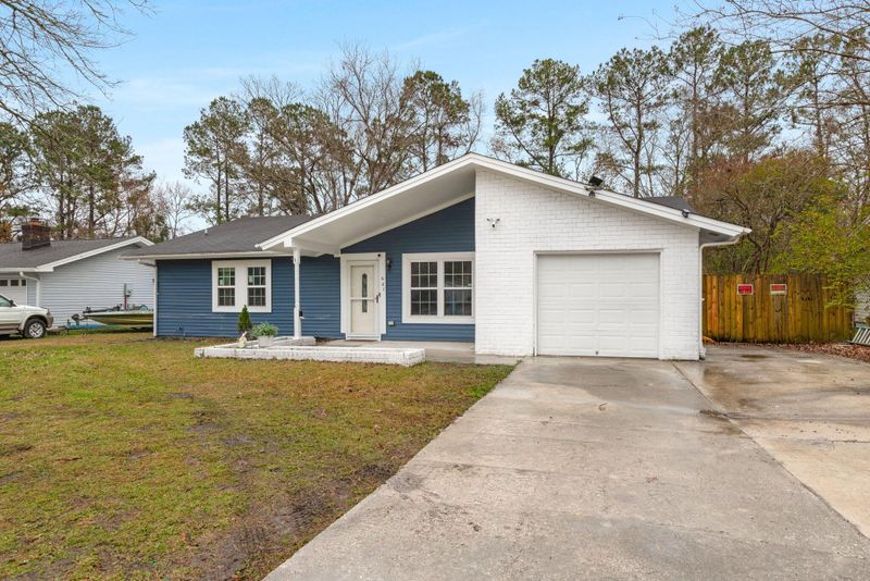 607 Mountain Pine Rd, Moncks Corner, SC 29461