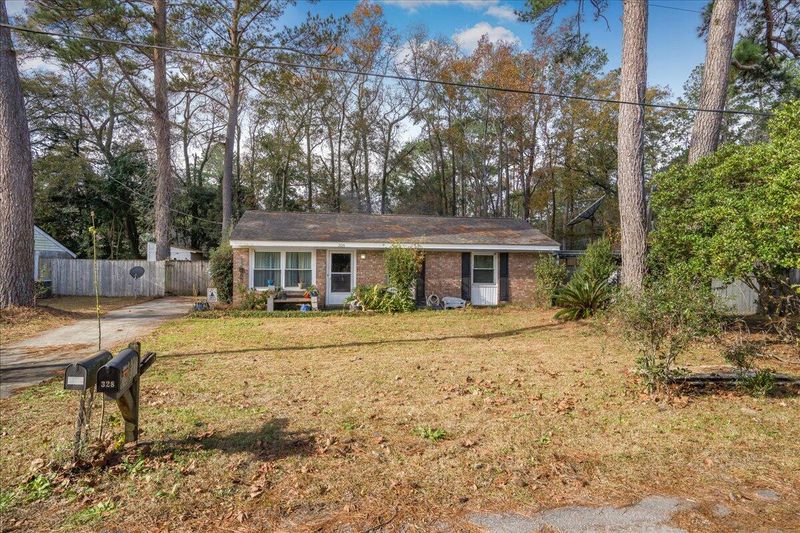 328 Sprucewood Dr, Summerville, SC 29485