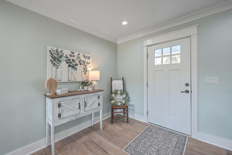 409 S Pandora Dr, Goose Creek, SC 29445