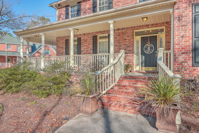 560 Barfield Dr, Summerville, SC 29485