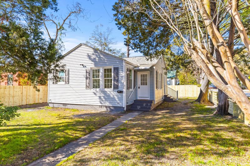2126 Captain Ave, North Charleston, SC 29405