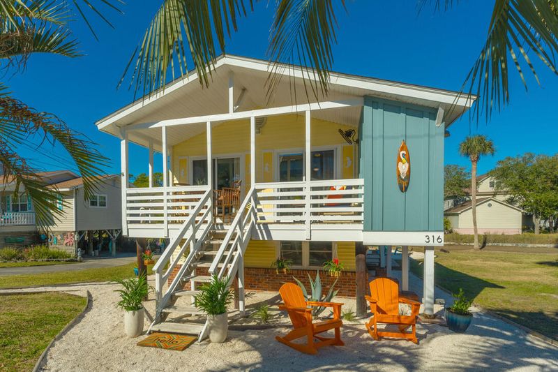 316 W Cooper Ave, Folly Beach, SC 29439