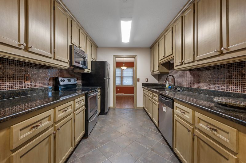 8626 Vistavia Rd, North Charleston, SC 29406