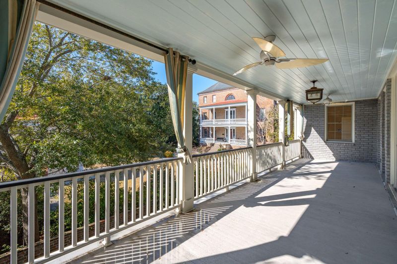 4 Ashmead Pl, Charleston, SC 29403