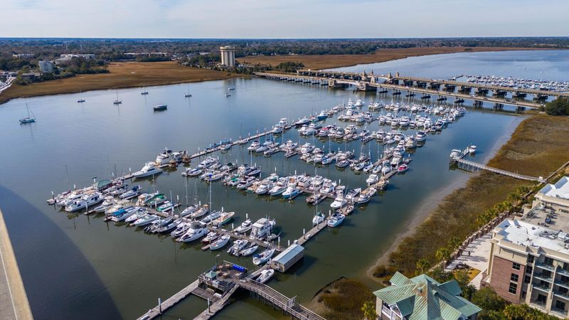 33 Lockwood Dr #H25, Charleston, SC 29401