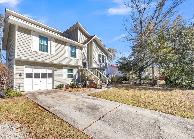 8048 New England Dr, North Charleston, SC 29420