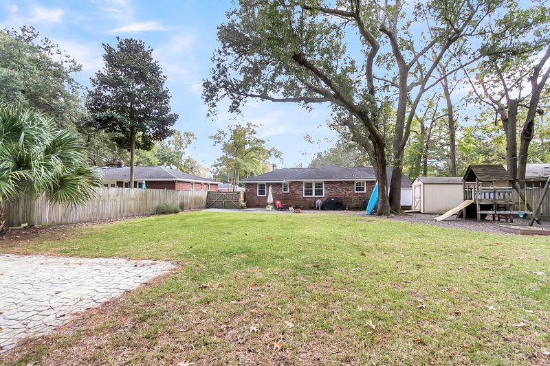 1522 Salisbury St, Charleston, SC 29407
