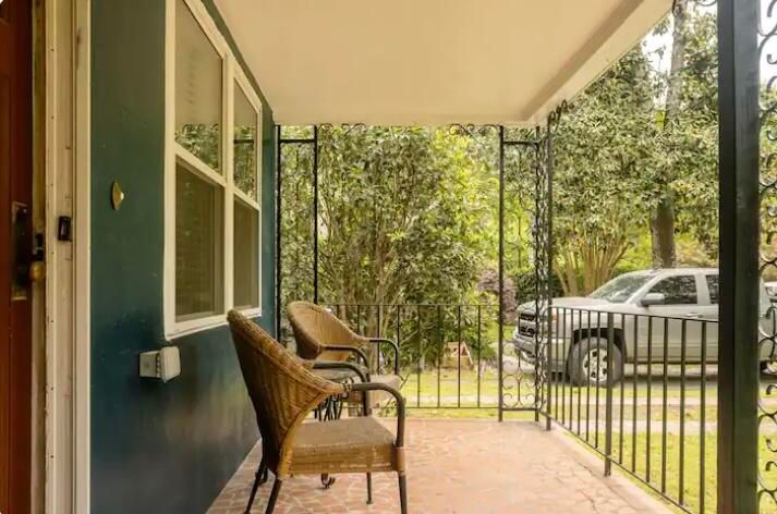 216 Live Oak Ave, Charleston, SC 29407