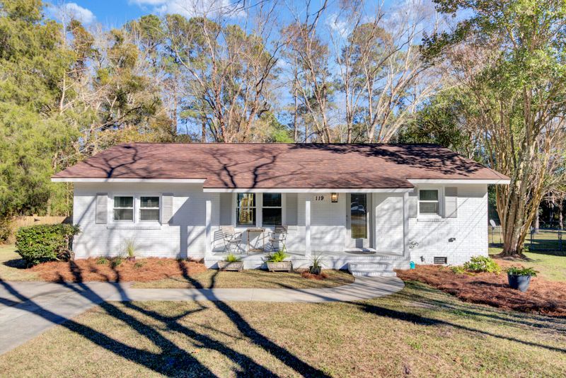 119 Forest Cir, Summerville, SC 29483