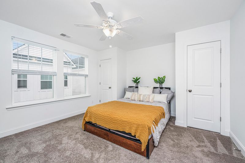 2964 Evening Tide Dr, Hanahan, SC 29410