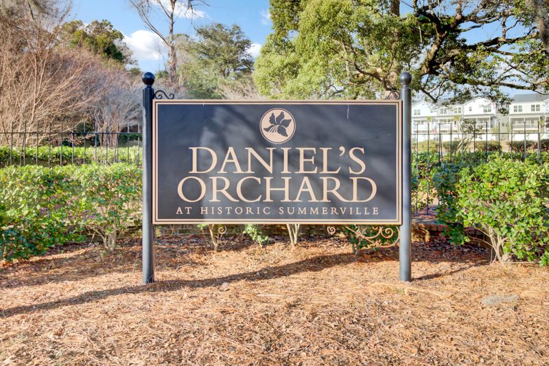 703 N Hickory St, Summerville, SC 29483