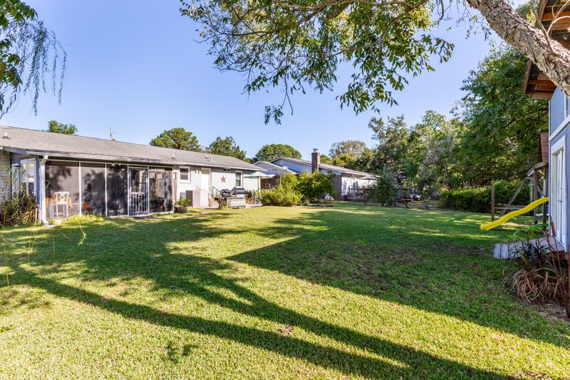1569 Westwood Dr, Charleston, SC 29412