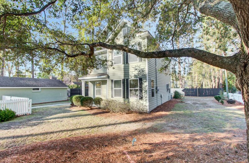 200 Peters St, Summerville, SC 29483