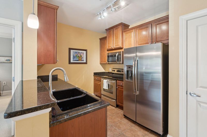 2000 Belle Isle Ave #102, Mount Pleasant, SC 29464