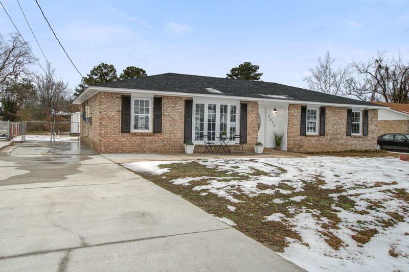 7670 Ovaldale Dr, North Charleston, SC 29418