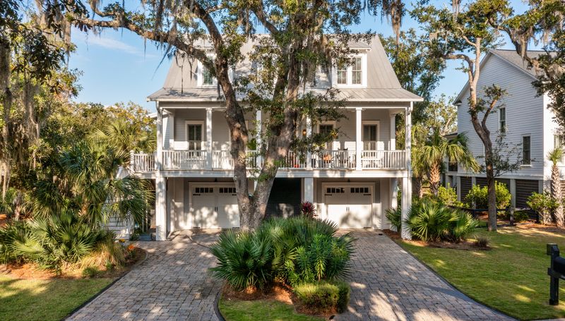 1860 Headquarters Plantation Dr, Johns Island, SC 29455