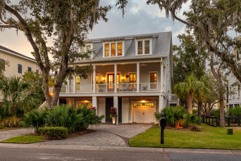 1860 Headquarters Plantation Dr, Johns Island, SC 29455