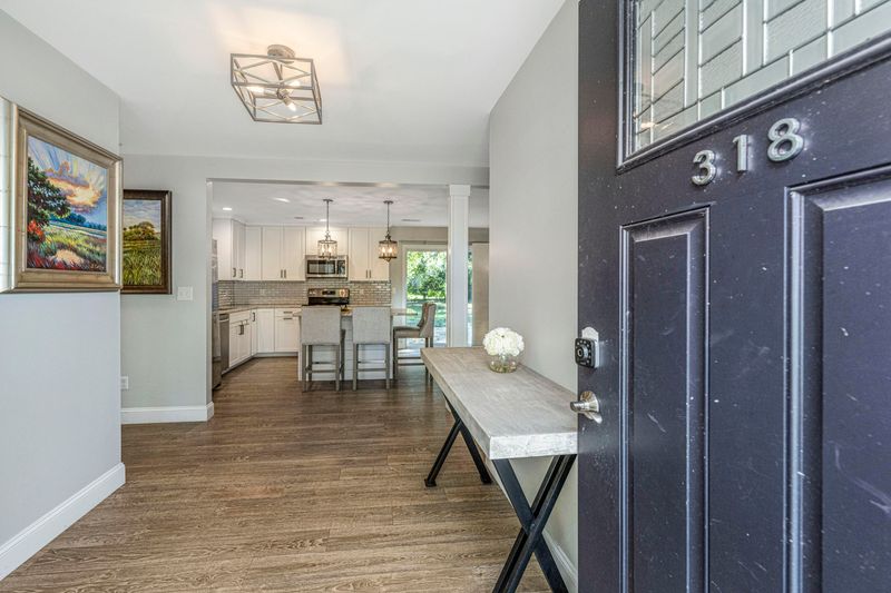 318 Hollywood Dr, Charleston, SC 29407