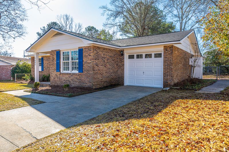 7643 Linsley Dr, North Charleston, SC 29418