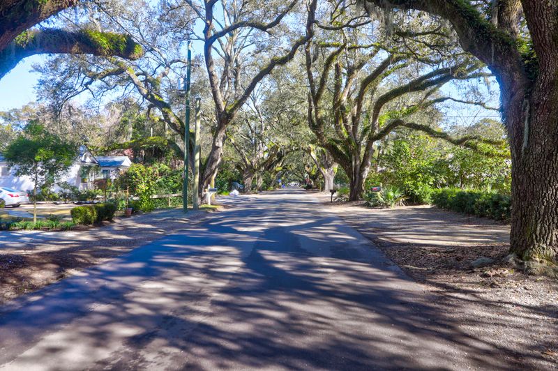 2157 Wappoo Dr, Charleston, SC 29412