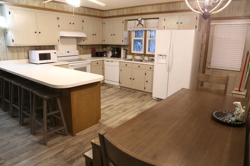 603 Portia St, Edisto Beach, SC 29438
