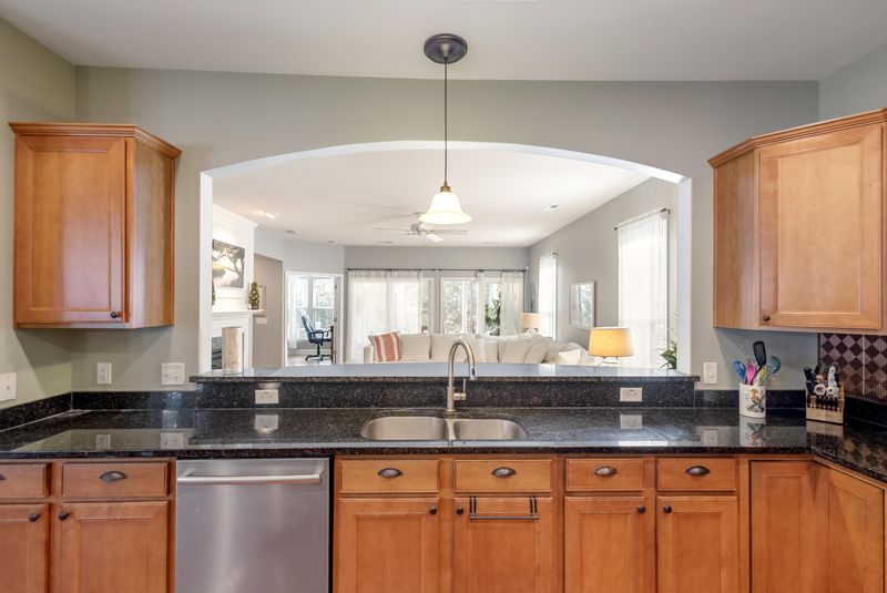 1589 Pixley St, Charleston, SC 29414