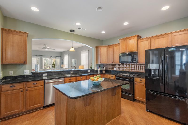 1589 Pixley St, Charleston, SC 29414